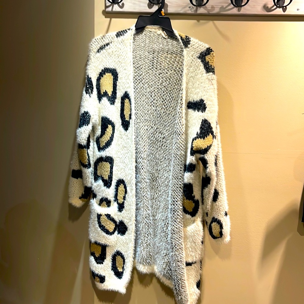 Warm cardigan duster style animal print sweater